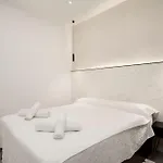 Newly Refurbished Modern 2-bed In Heart Of Appartement *