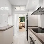 Appartement Newly Refurbished Modern 2-bed In Heart Of *