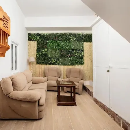 Newly Refurbished Modern 2-bed In Heart Of Апартаменти