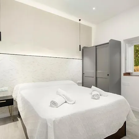Newly Refurbished Modern 2-bed In Heart Of Apartment *