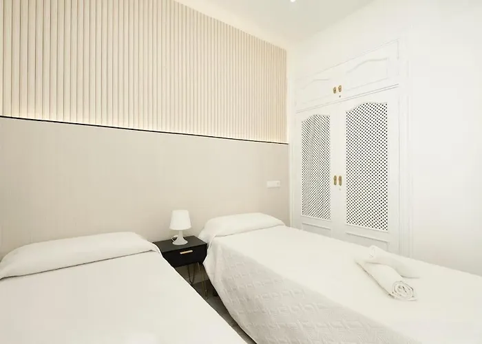 Newly Refurbished Modern 2-bed In Heart Of Apartamento Torremolinos