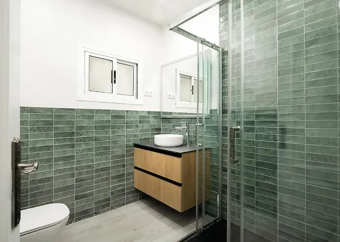 Newly Refurbished Modern 2-bed In Heart Of Διαμέρισμα Τορρεμολίνος