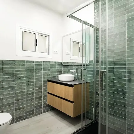 Newly Refurbished Modern 2-bed In Heart Of Lägenhet Torremolinos