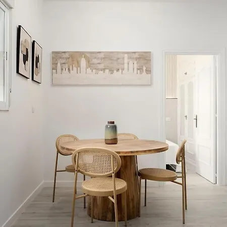 Newly Refurbished Modern 2-bed In Heart Of 토레몰리노스