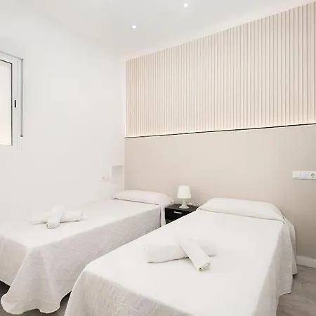 Newly Refurbished Modern 2-bed In Heart Of 토레몰리노스