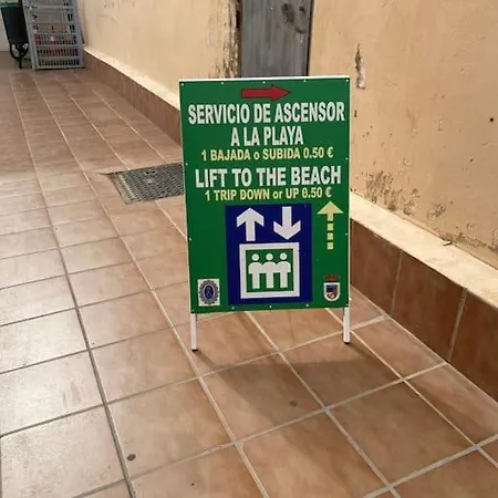 Newly Refurbished Modern 2-bed In Heart Of * 토레몰리노스